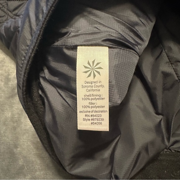 Black quilted athleta snow stomper skirt 4 tall Great for winter with leggings! - Picture 8 of 9